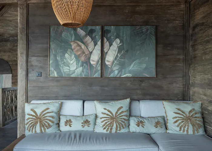 Sunset Wood By Alfred In Bali Villa *